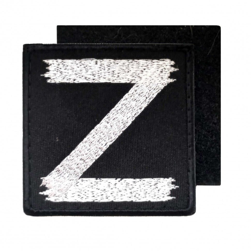 Нашивка «Z» квадратная вышитая (черная основа) 70х70 мм