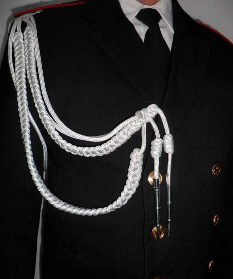 Аксельбант офицерский фото на кителе